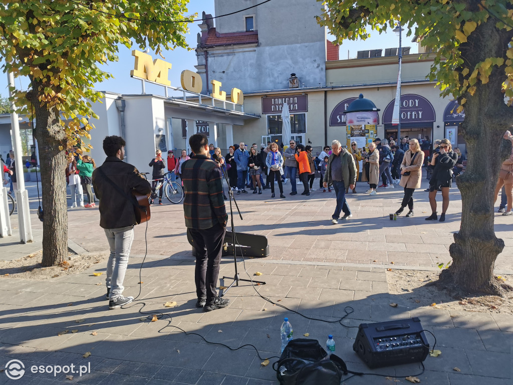 Oblężenie na sopockim molo w kolejny jesienny weekend [FOTO]