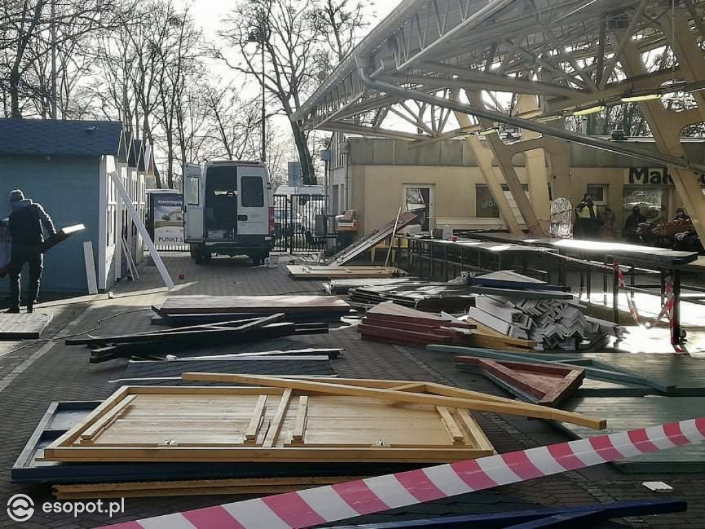 Sopocki Rynek: przygotowania przed Świątecznym Pchlim Targiem