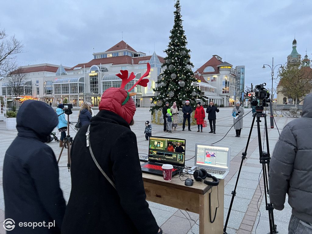 Sopot szykuje się do świąt! Rozbłysła choinka i zimowe dekoracje w kurorcie [FOTO]