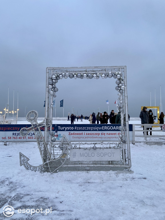 Sopot w zimowej odsłonie: kurort spowity białym puchem