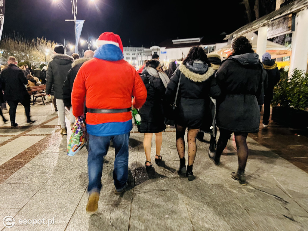 Noc Sylwestrowa w Sopocie! Tłumy, zabawa i rozświetlone niebo [FOTO]