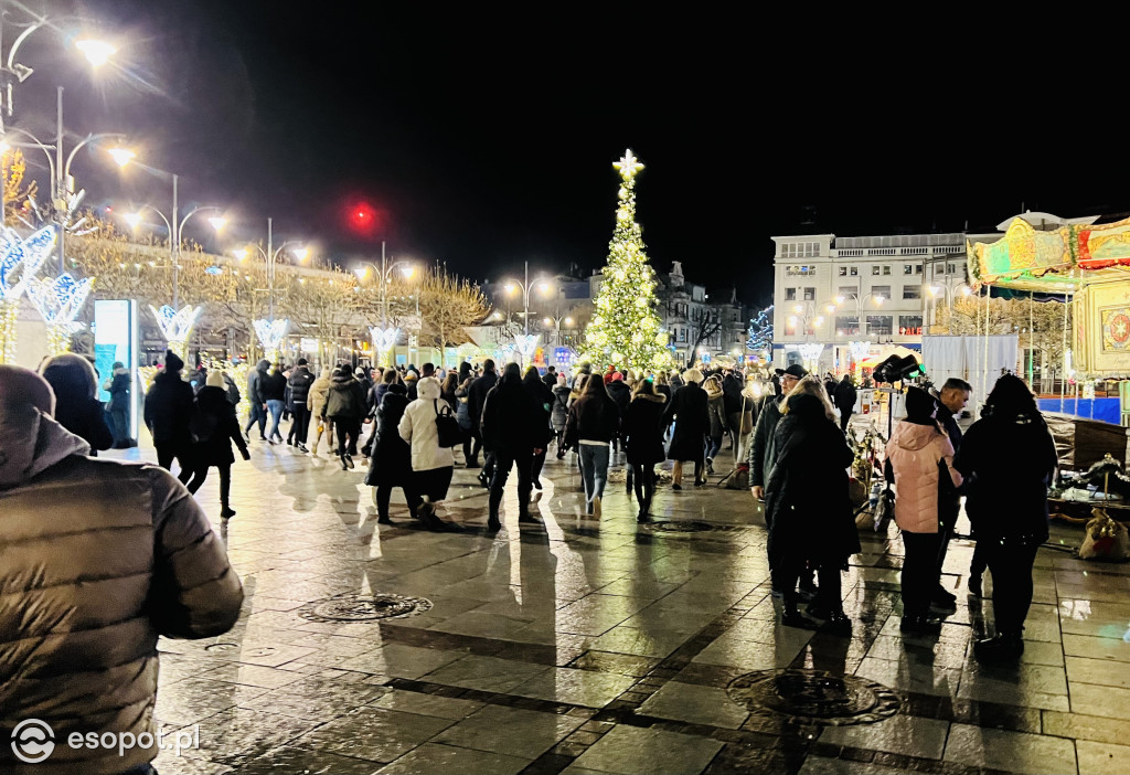 Noc Sylwestrowa w Sopocie! Tłumy, zabawa i rozświetlone niebo [FOTO]