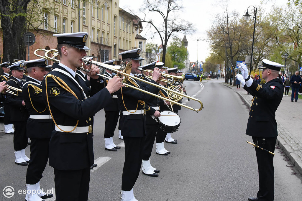 Obchody 3 Maja w Sopocie - msza, defilada, złożenie kwiatów i salwa honorowa