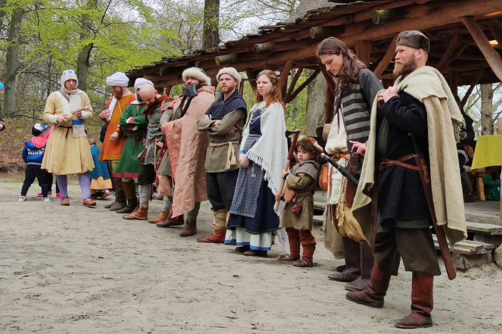 Majówka na Grodzisku, czyli dawna moda, pokazy walk i rzemiosł [FOTO]