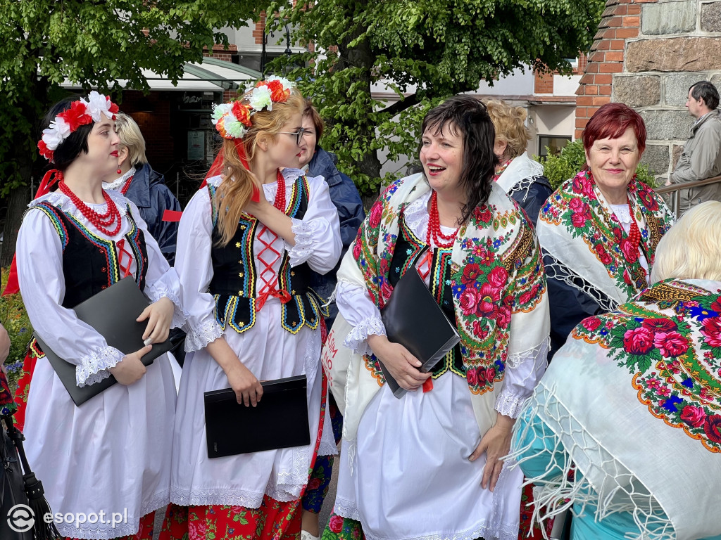 Parada chórów wróciła do Sopotu! Rozśpiewany, kolorowy orszak na Monciaku [FOTO]