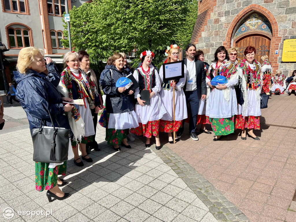 Parada chórów wróciła do Sopotu! Rozśpiewany, kolorowy orszak na Monciaku [FOTO]