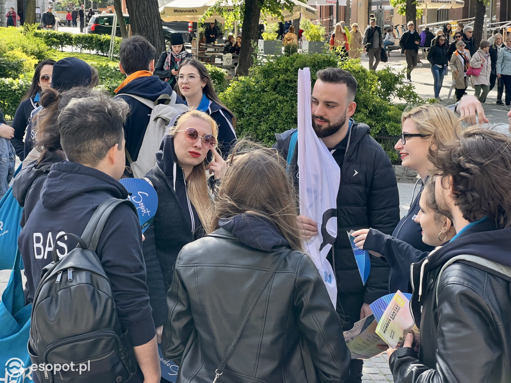 Parada chórów wróciła do Sopotu! Rozśpiewany, kolorowy orszak na Monciaku [FOTO]
