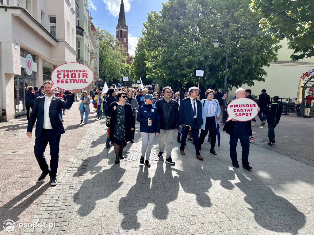 Parada chórów wróciła do Sopotu! Rozśpiewany, kolorowy orszak na Monciaku [FOTO]