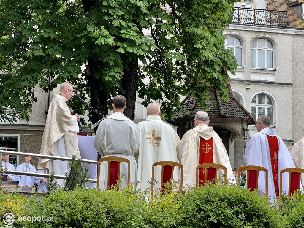 Tłumy wiernych na ulicach Sopotu! Zobacz, jak obchodzono Boże Ciało [FOTO]