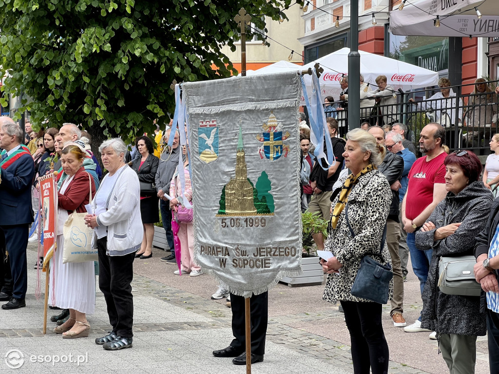 Tłumy wiernych na ulicach Sopotu! Zobacz, jak obchodzono Boże Ciało [FOTO]