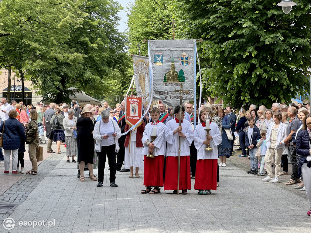 Tłumy wiernych na ulicach Sopotu! Zobacz, jak obchodzono Boże Ciało [FOTO]