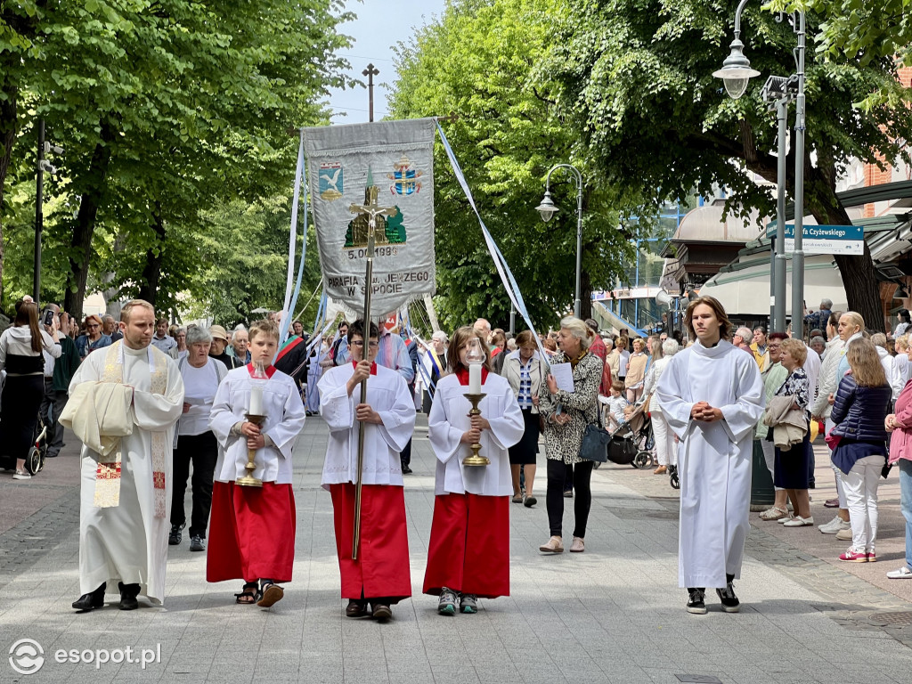Tłumy wiernych na ulicach Sopotu! Zobacz, jak obchodzono Boże Ciało [FOTO]