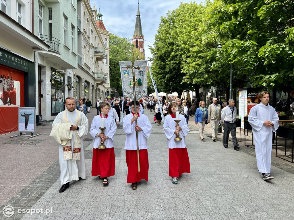 Tłumy wiernych na ulicach Sopotu! Zobacz, jak obchodzono Boże Ciało [FOTO]