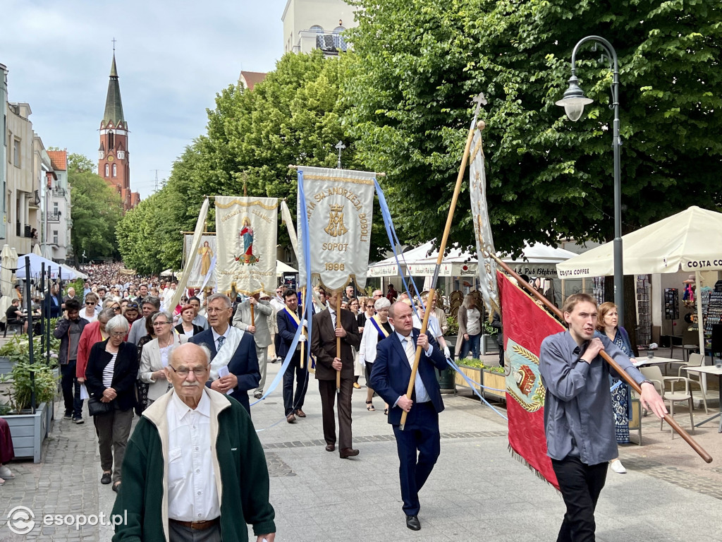 Tłumy wiernych na ulicach Sopotu! Zobacz, jak obchodzono Boże Ciało [FOTO]