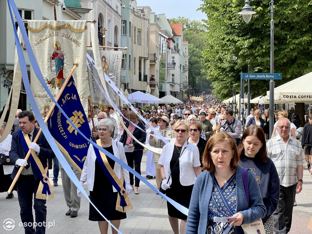 Tłumy wiernych na ulicach Sopotu! Zobacz, jak obchodzono Boże Ciało [FOTO]