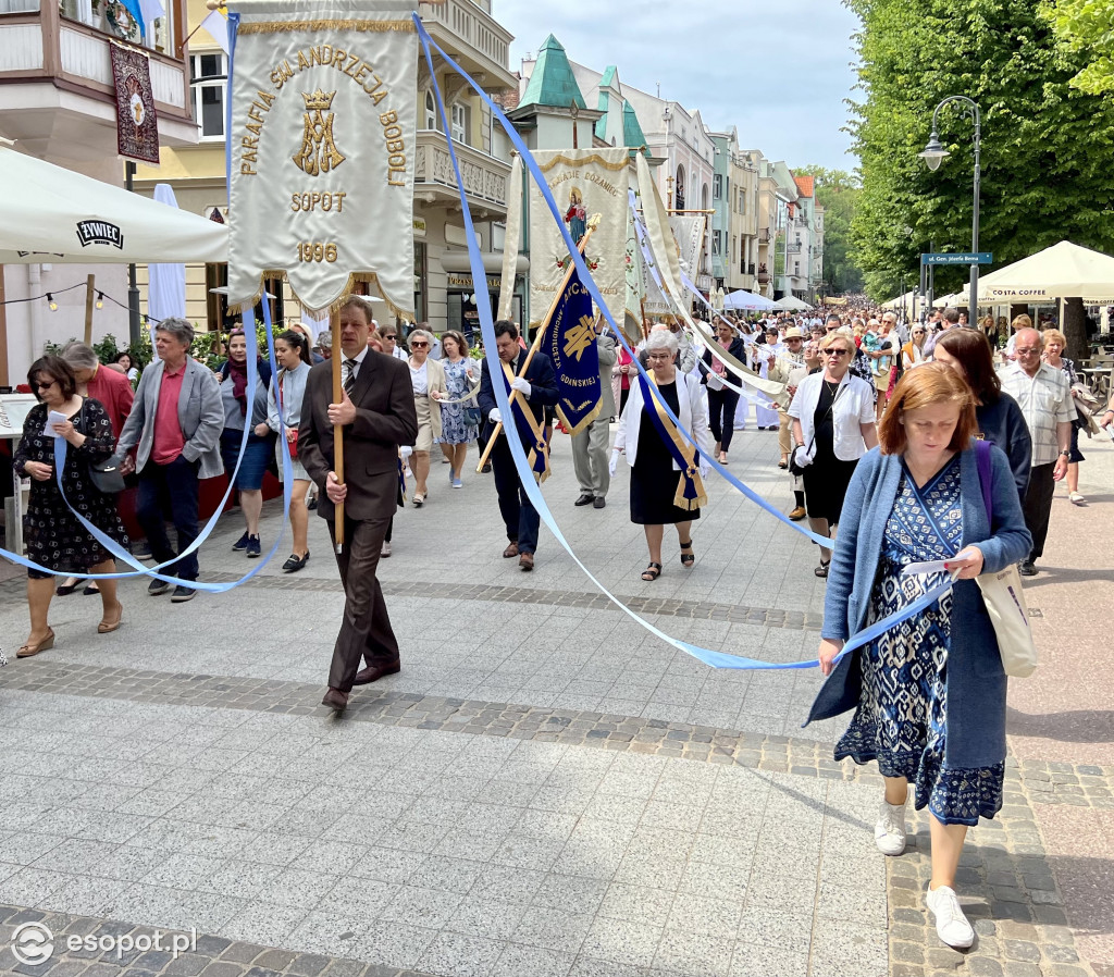 Tłumy wiernych na ulicach Sopotu! Zobacz, jak obchodzono Boże Ciało [FOTO]