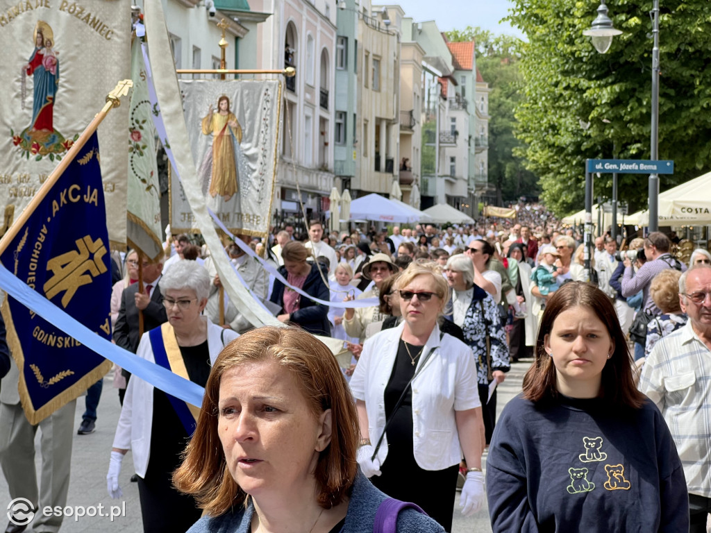 Tłumy wiernych na ulicach Sopotu! Zobacz, jak obchodzono Boże Ciało [FOTO]