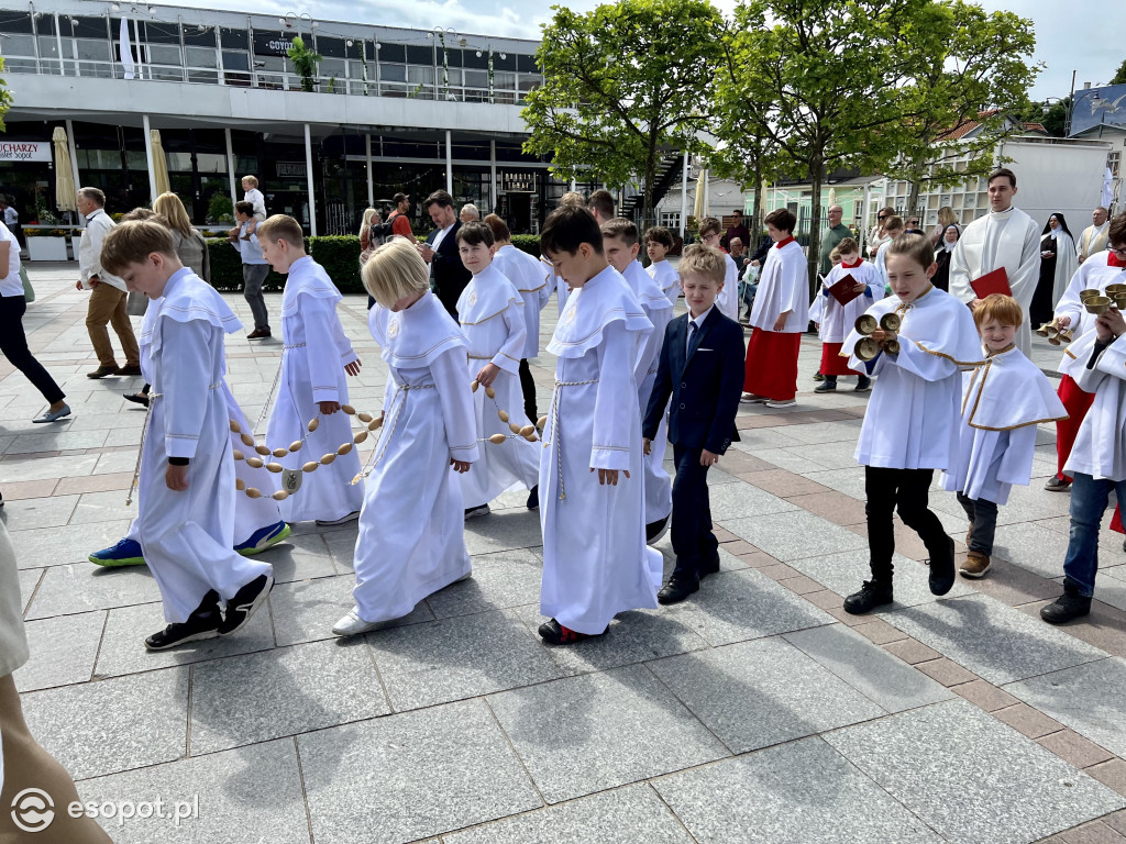 Tłumy wiernych na ulicach Sopotu! Zobacz, jak obchodzono Boże Ciało [FOTO]