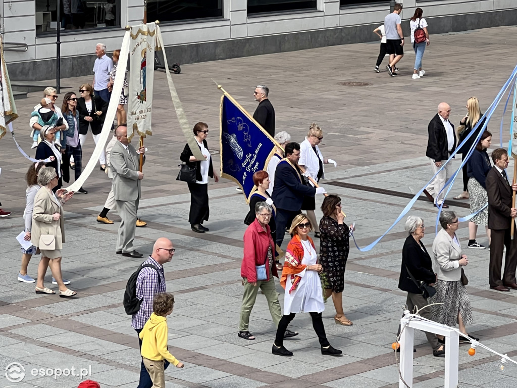 Tłumy wiernych na ulicach Sopotu! Zobacz, jak obchodzono Boże Ciało [FOTO]