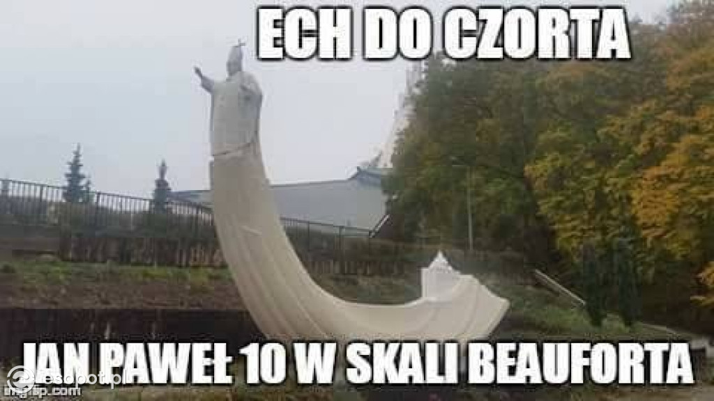 Ślimak czy syrena? Memy o pomniku Jana Pawła II w Sopocie
