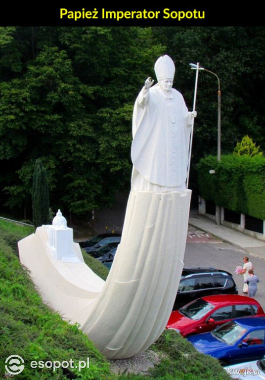 Ślimak czy syrena? Memy o pomniku Jana Pawła II w Sopocie