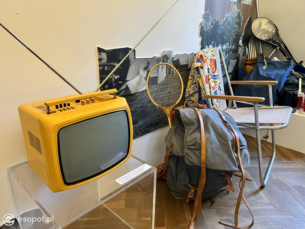 Popularne, radio tranzystorowe i termos! Tak się wypoczywało nad morzem [FOTO]