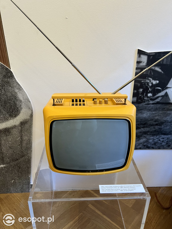 Popularne, radio tranzystorowe i termos! Tak się wypoczywało nad morzem [FOTO]
