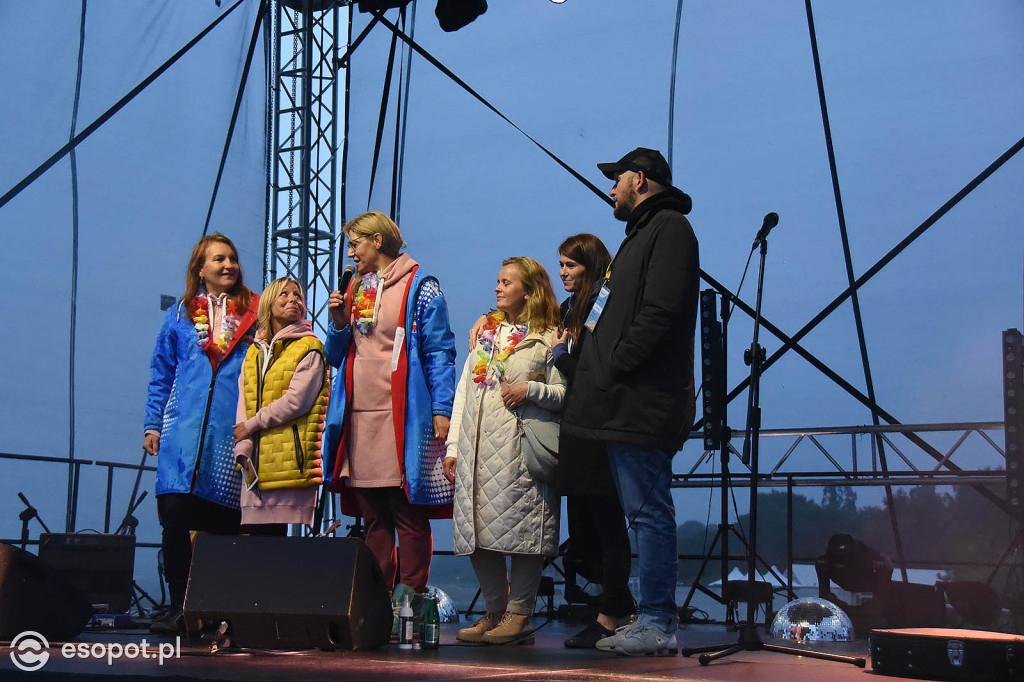 Mela Koteluk wystąpiła na sopockim molo o wschodzie słońca! Tłumy i wyjątkowa atmosfera [FOTO]