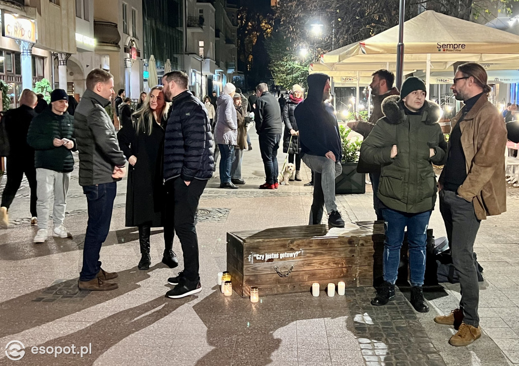 Na Monciaku ustawili trumnę! To była ich odpowiedź na Halloween [FOTO/WIDEO]