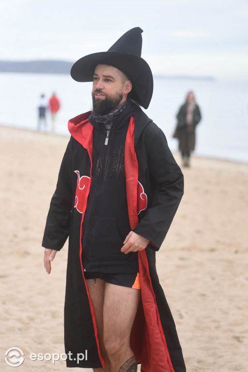 Straszna kąpiel w Sopocie! Tak morsy uczciły Halloween [FOTO]
