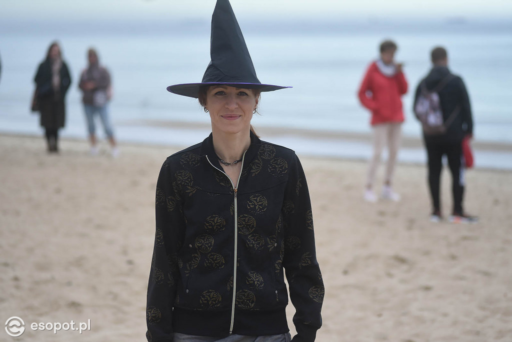 Straszna kąpiel w Sopocie! Tak morsy uczciły Halloween [FOTO]