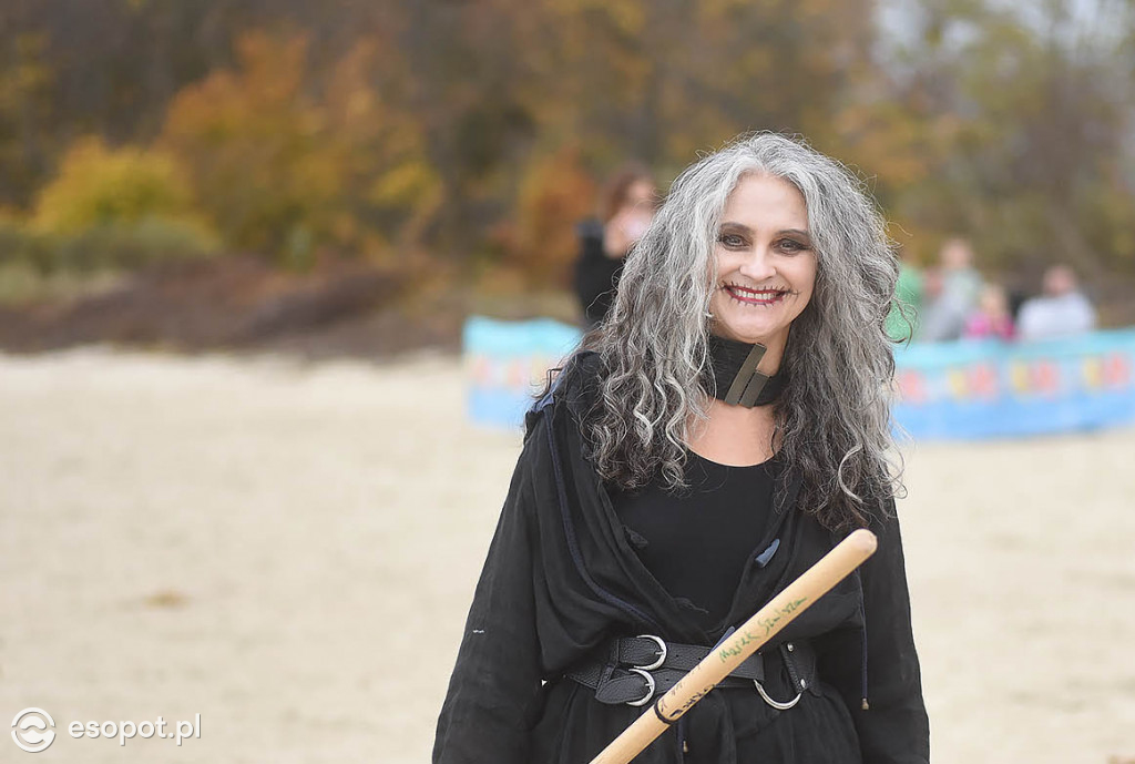 Straszna kąpiel w Sopocie! Tak morsy uczciły Halloween [FOTO]