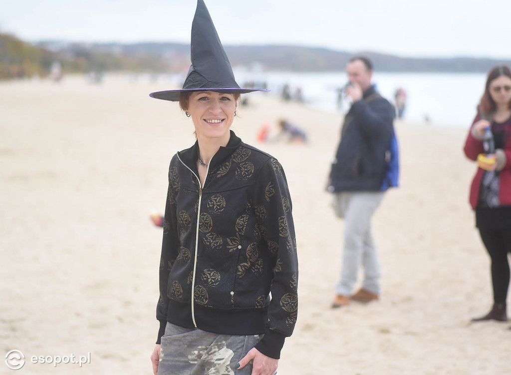 Straszna kąpiel w Sopocie! Tak morsy uczciły Halloween [FOTO]