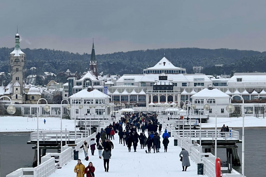 Piękny, zimowy Sopot na zdjęciach! Biała jesień w kurorcie [FOTO]