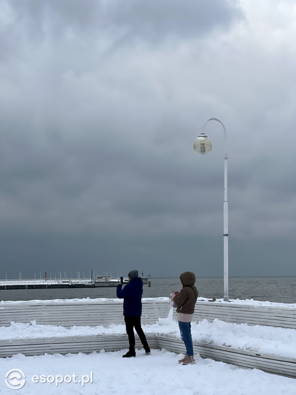 Piękny, zimowy Sopot na zdjęciach! Biała jesień w kurorcie [FOTO]