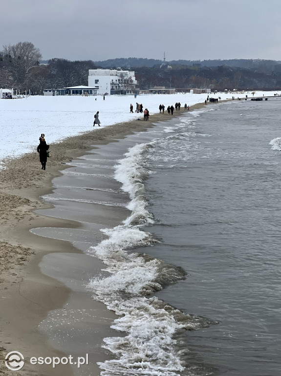 Piękny, zimowy Sopot na zdjęciach! Biała jesień w kurorcie [FOTO]
