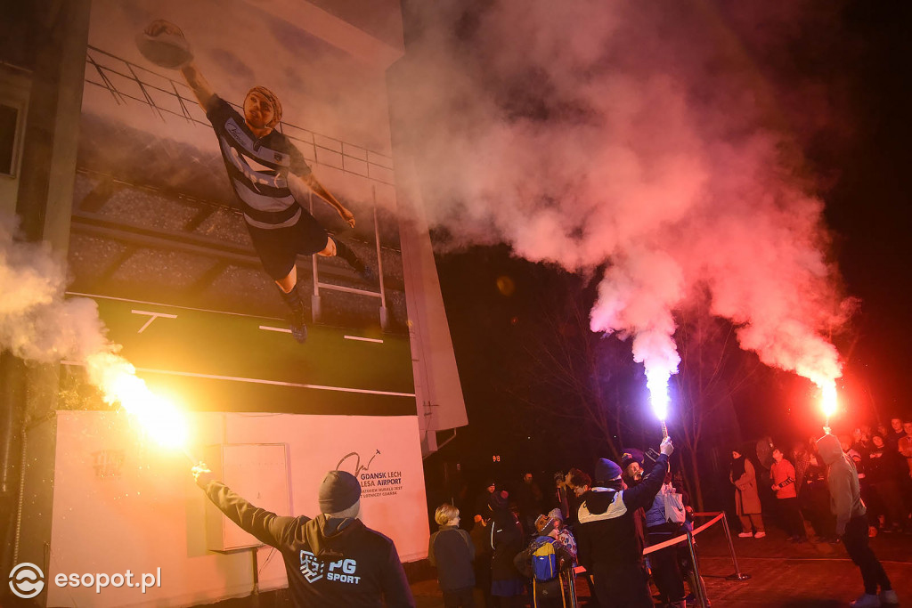 Hucznie odsłonięto nowy mural w Sopocie! Autorem znany artysta [FOTO]