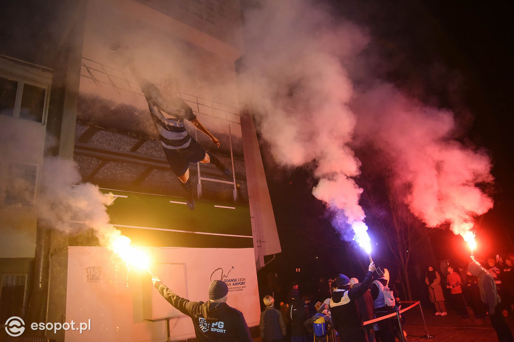 Hucznie odsłonięto nowy mural w Sopocie! Autorem znany artysta [FOTO]
