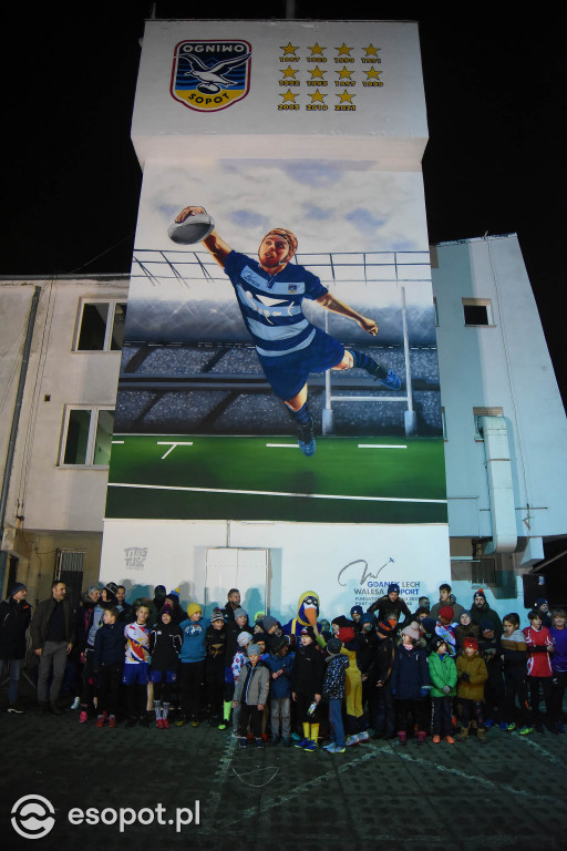 Hucznie odsłonięto nowy mural w Sopocie! Autorem znany artysta [FOTO]