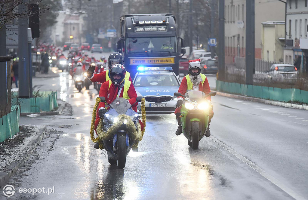 Mikołaje na motocyklach w Sopocie! Przejechali w szczytnym celu po raz 20 [FOTO]