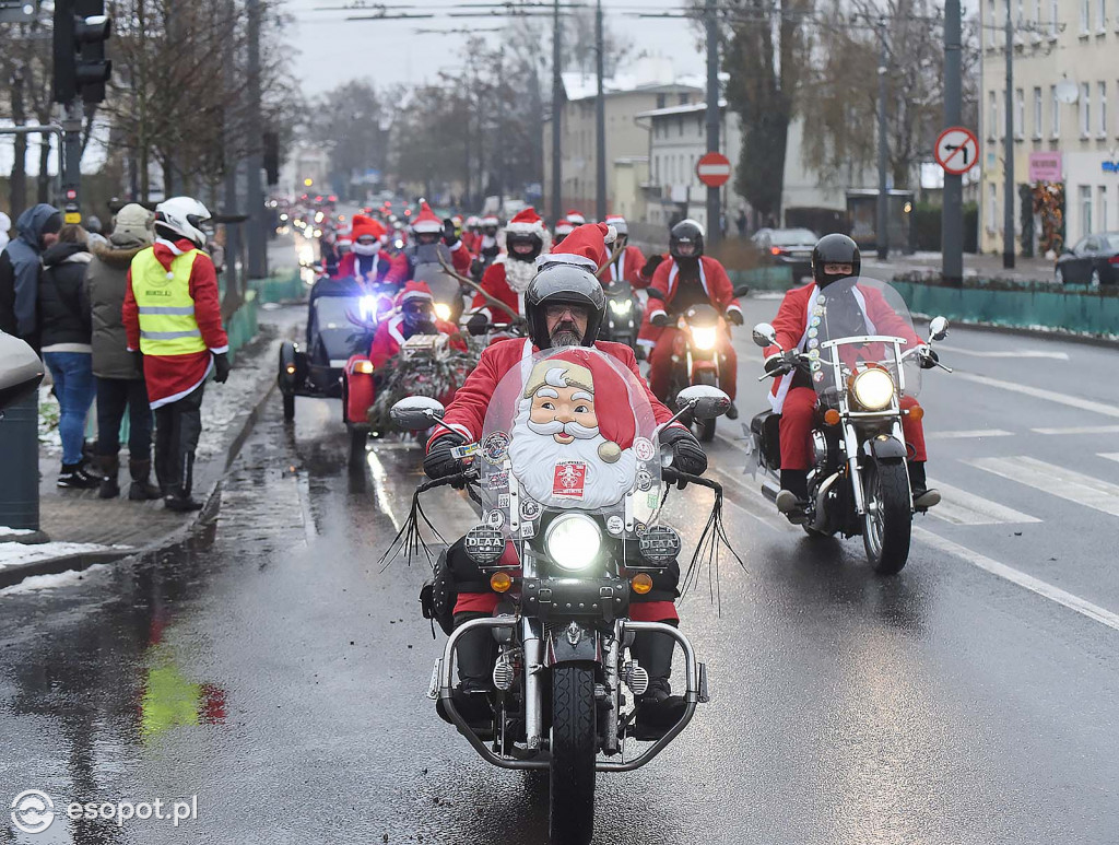 Mikołaje na motocyklach w Sopocie! Przejechali w szczytnym celu po raz 20 [FOTO]