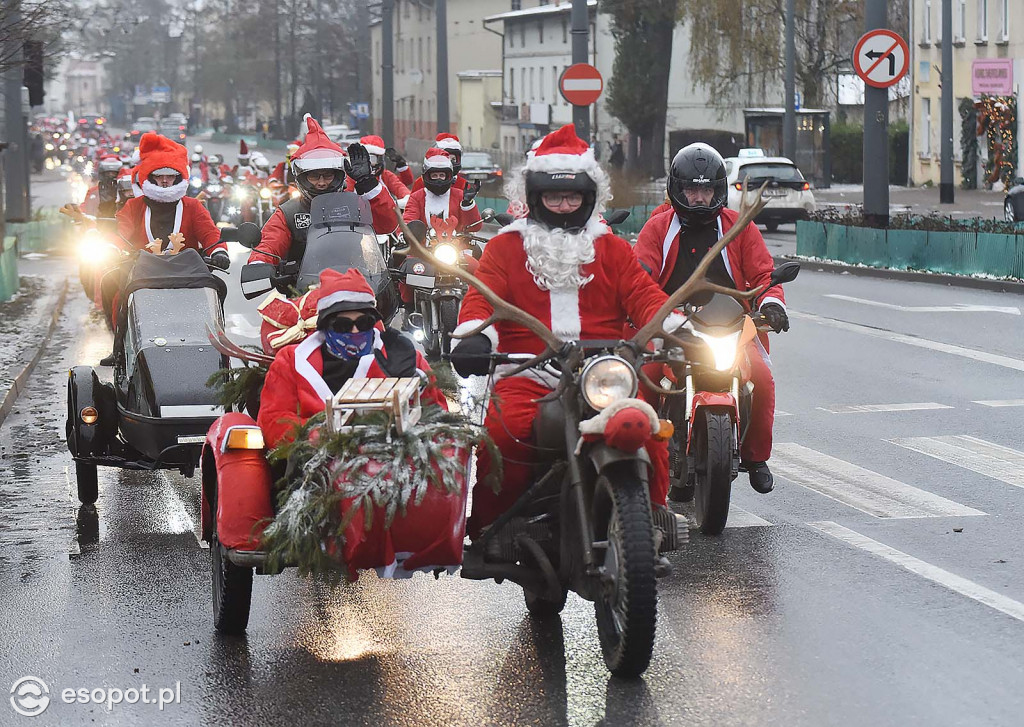 Mikołaje na motocyklach w Sopocie! Przejechali w szczytnym celu po raz 20 [FOTO]