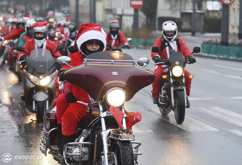 Mikołaje na motocyklach w Sopocie! Przejechali w szczytnym celu po raz 20 [FOTO]