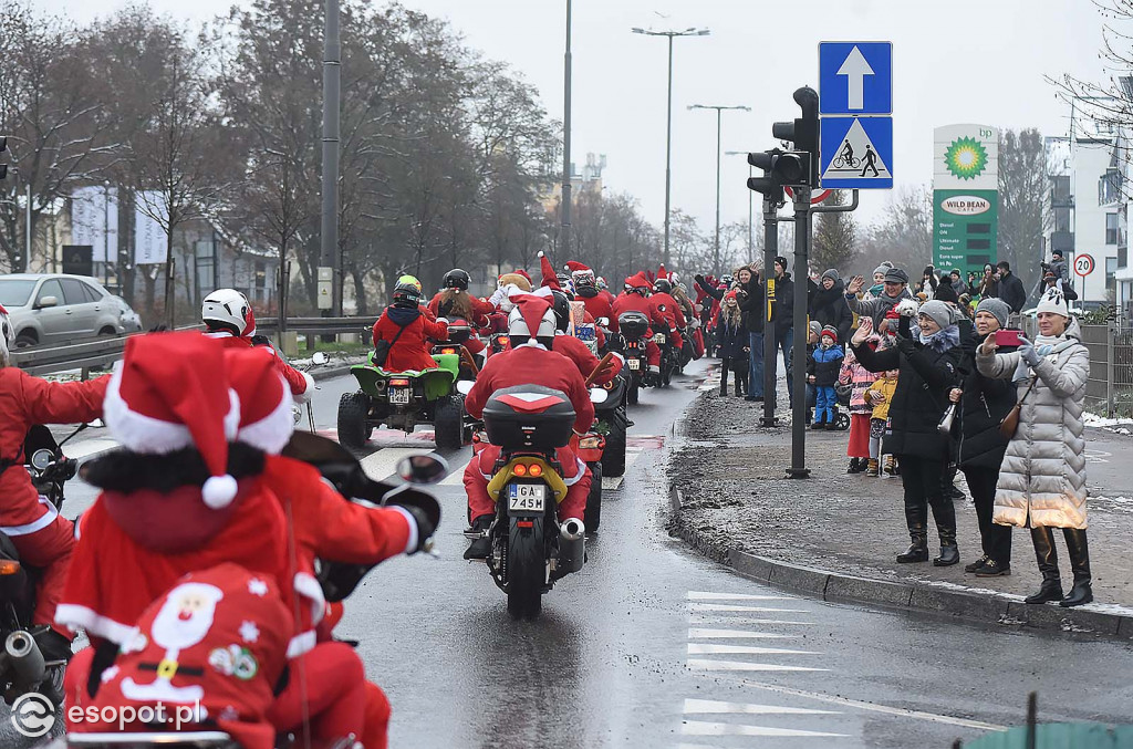 Mikołaje na motocyklach w Sopocie! Przejechali w szczytnym celu po raz 20 [FOTO]