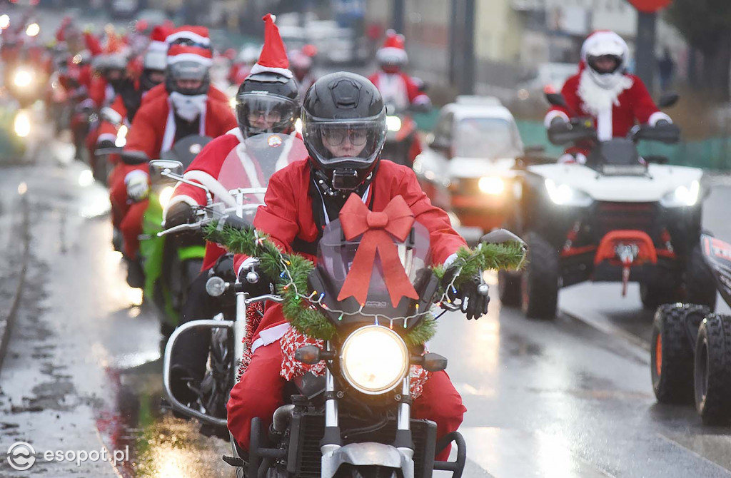 Mikołaje na motocyklach w Sopocie! Przejechali w szczytnym celu po raz 20 [FOTO]