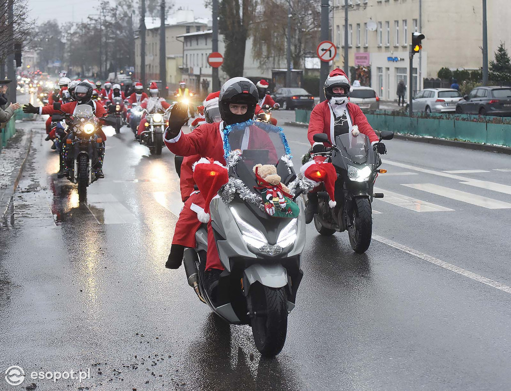 Mikołaje na motocyklach w Sopocie! Przejechali w szczytnym celu po raz 20 [FOTO]