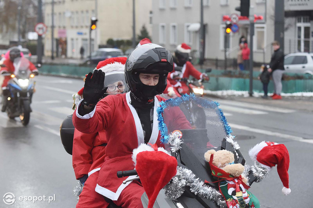 Mikołaje na motocyklach w Sopocie! Przejechali w szczytnym celu po raz 20 [FOTO]