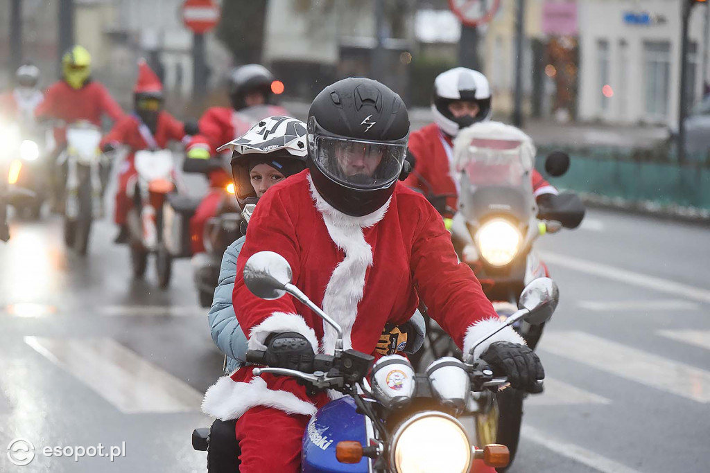 Mikołaje na motocyklach w Sopocie! Przejechali w szczytnym celu po raz 20 [FOTO]