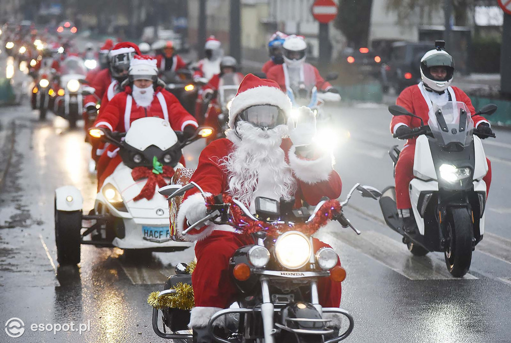 Mikołaje na motocyklach w Sopocie! Przejechali w szczytnym celu po raz 20 [FOTO]