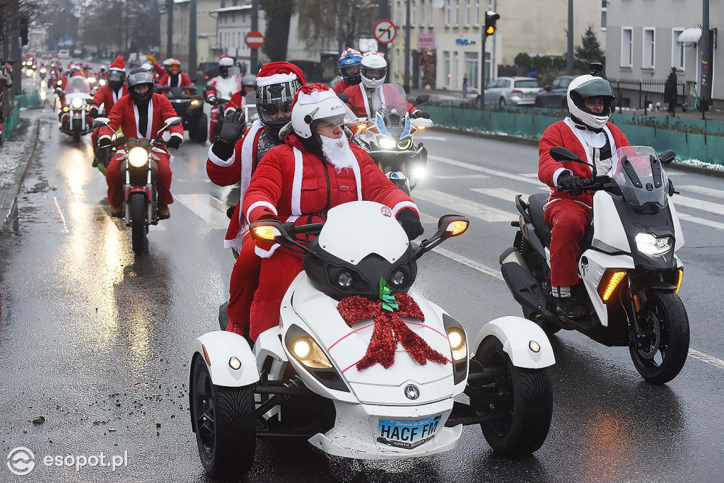 Mikołaje na motocyklach w Sopocie! Przejechali w szczytnym celu po raz 20 [FOTO]